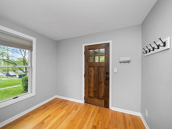 4th image of 703 Moore St