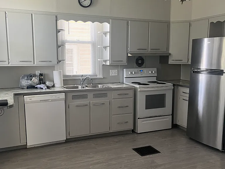 Kitchen with 9" ceilings
