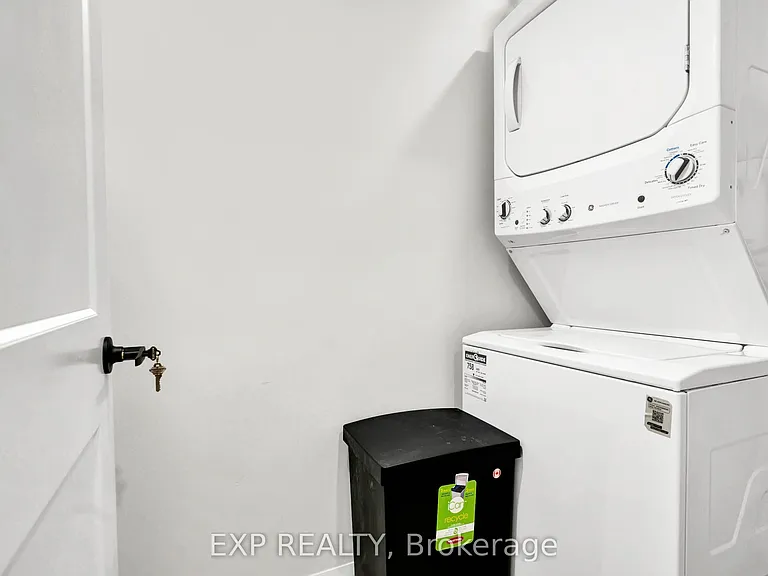 448 Dougall Ave #B — Photo 16