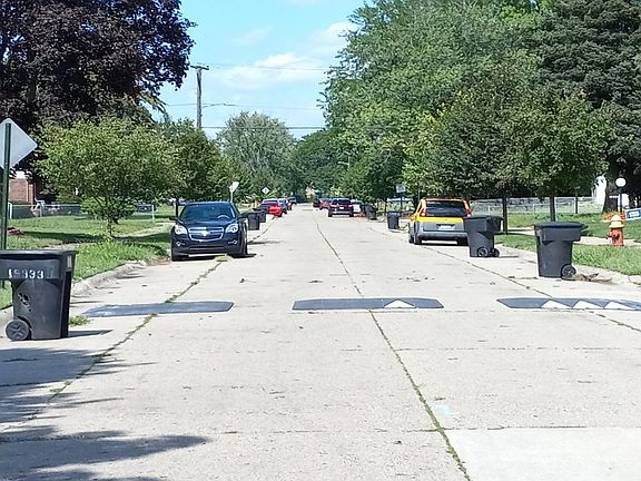 4th image of 19945 Greydale Ave