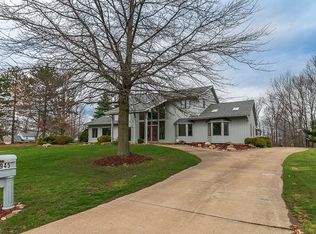 9945 Weathersfield Dr, Mentor, OH 44060