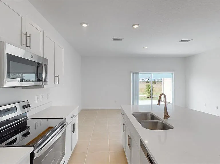 2415 Paravane Way — Photo 4