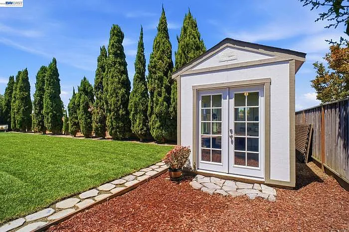 8123 Meadowlark Ct — Photo 21