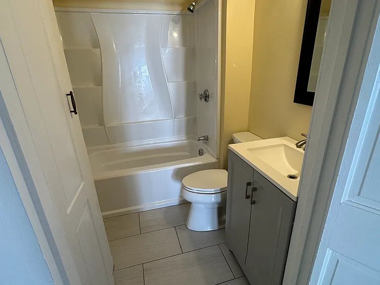 110 Laurens St #1 — Photo 9