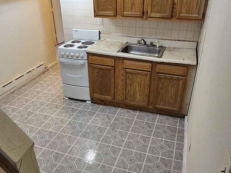 1st image of 620 W 5th St #1