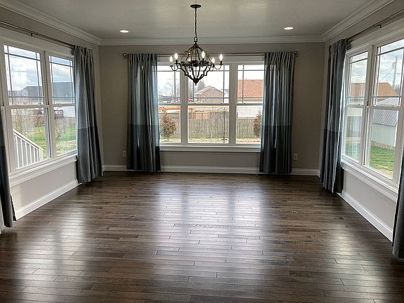 13’x13’6” dining room