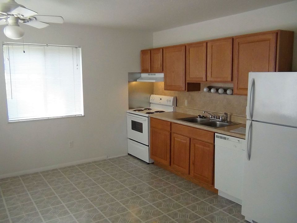 Kitchen with all appliances