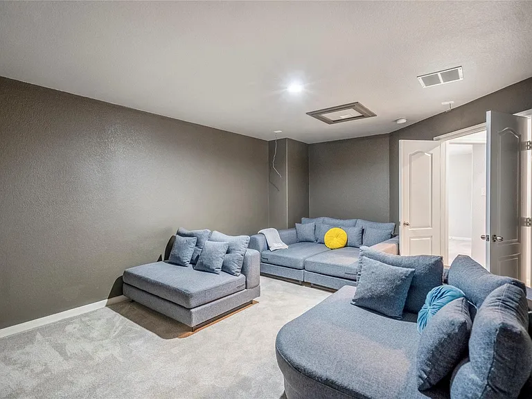 17603 Fall River Pass Ct — Photo 43