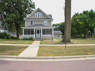 310 E 2nd St, Blue Earth, MN 56013