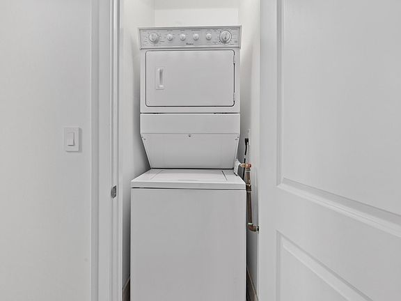 5th image of 1400 Van Dyke St #306