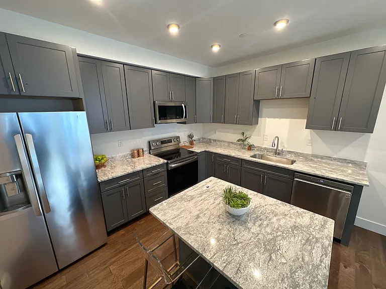 1940 3rd St NE #14 — Photo 3