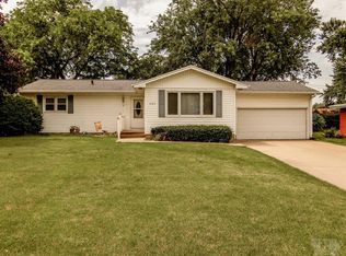 404 Pleasantview Rd, Marshalltown, IA 50158