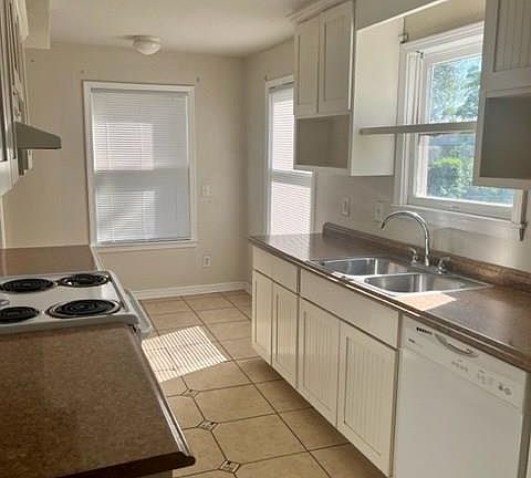 4th image of 1103 W Washington St