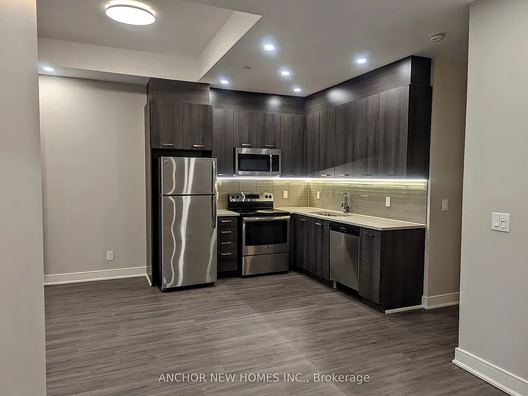 150 Main St W #304 — Photo 3