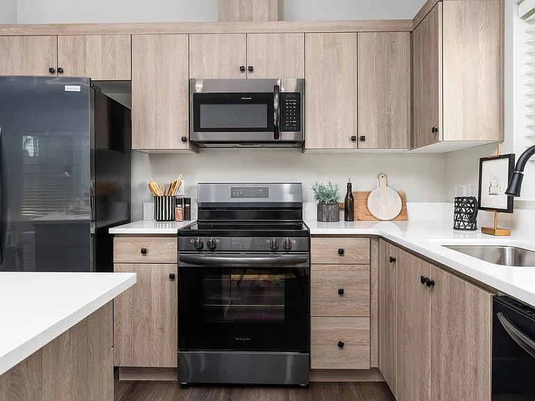 The Palms Luxury Condominiums — Photo 25