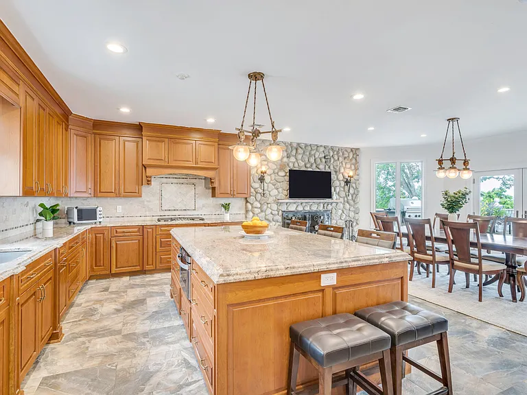 51 Cliff Rd — Photo 8