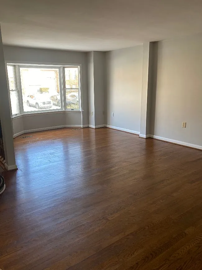 4 bed, 3.5 bath, 1600 sqft, $2,300 — Photo 2
