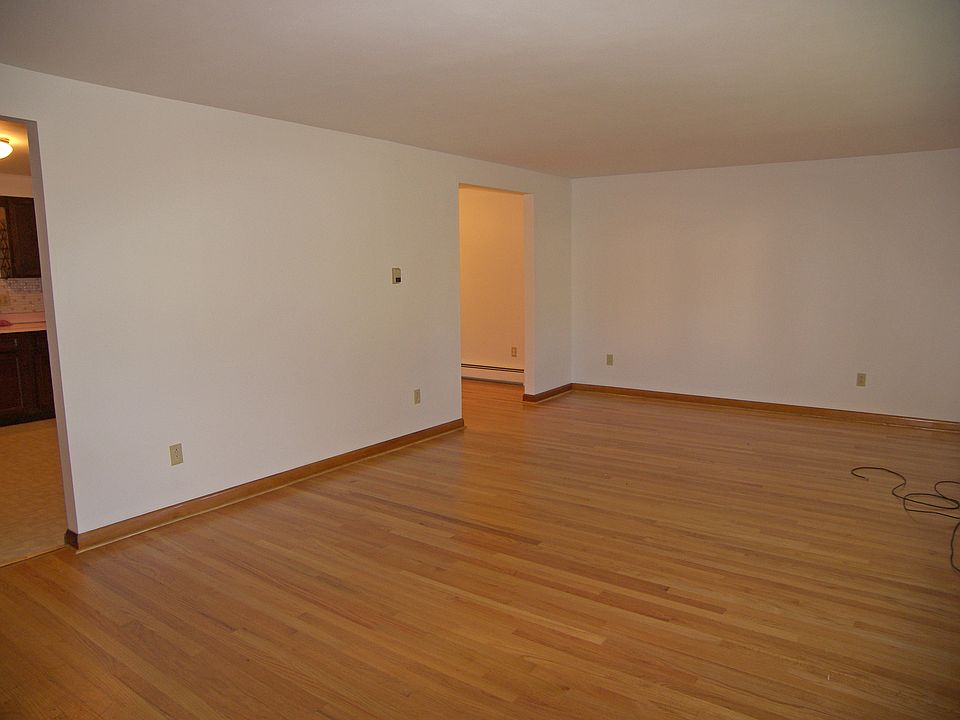 1st image of 7 Lorraine Cres