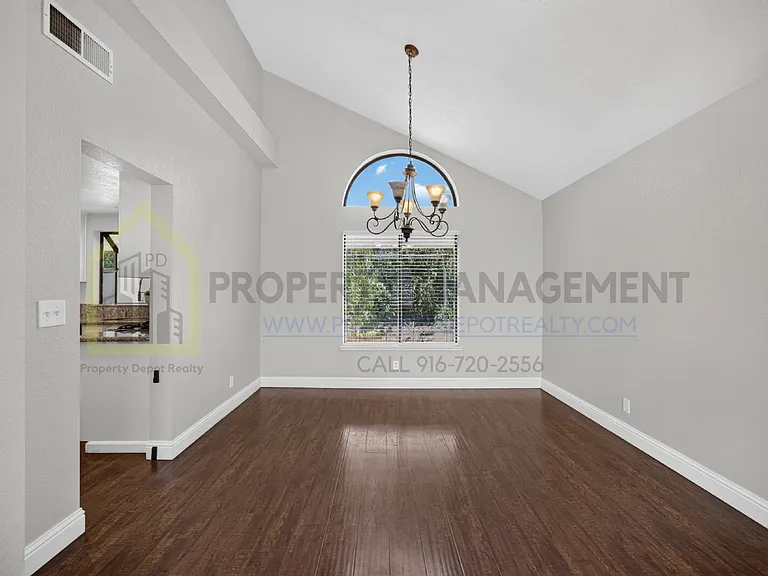 8779 Brittany Park Dr — Photo 13