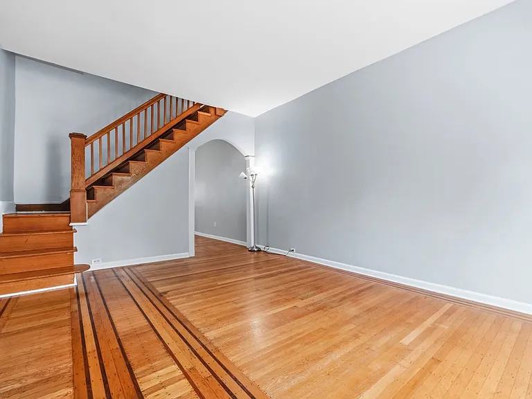 831 Wellington St — Photo 2
