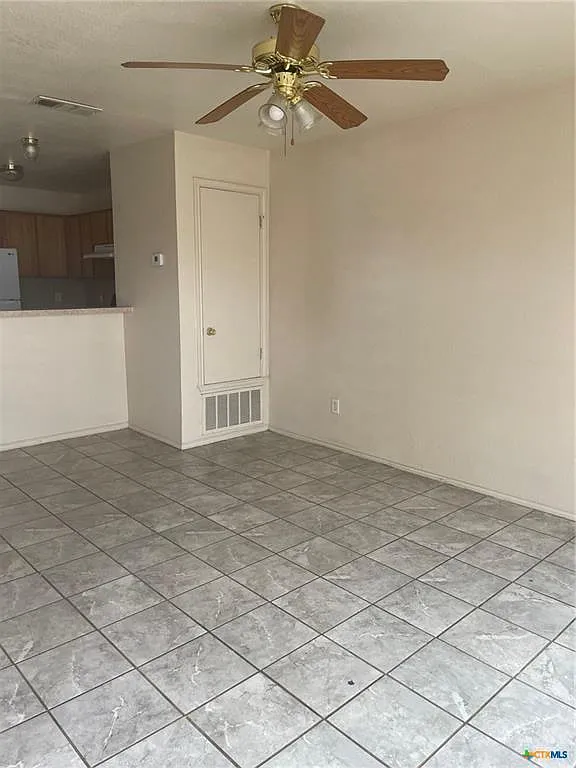 2 bed, 1.5 bath, 980 sqft, $800 — Photo 3