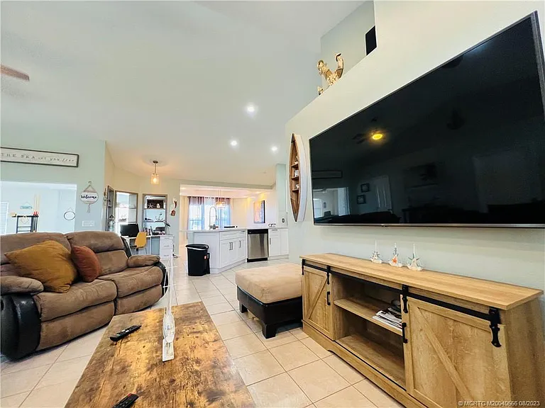 1309 Carlton Ct — Photo 11