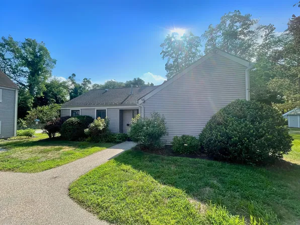 150 Hollister Way South #150, Glastonbury, CT 06033