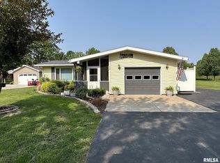 36 Forest View Rd, Dahinda, IL 61428