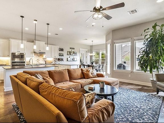 3rd image of 824 Isaias Dr