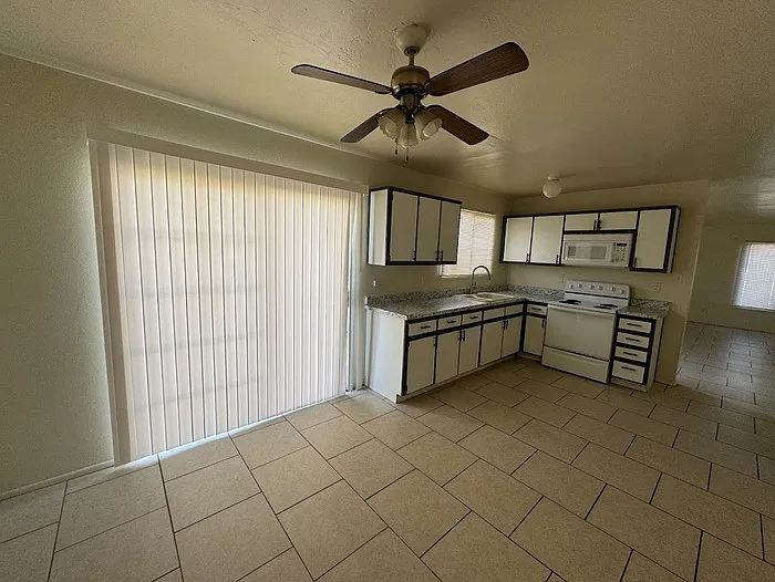 3 bed, 2.0 bath, 1090 sqft, $1,595 — Photo 4