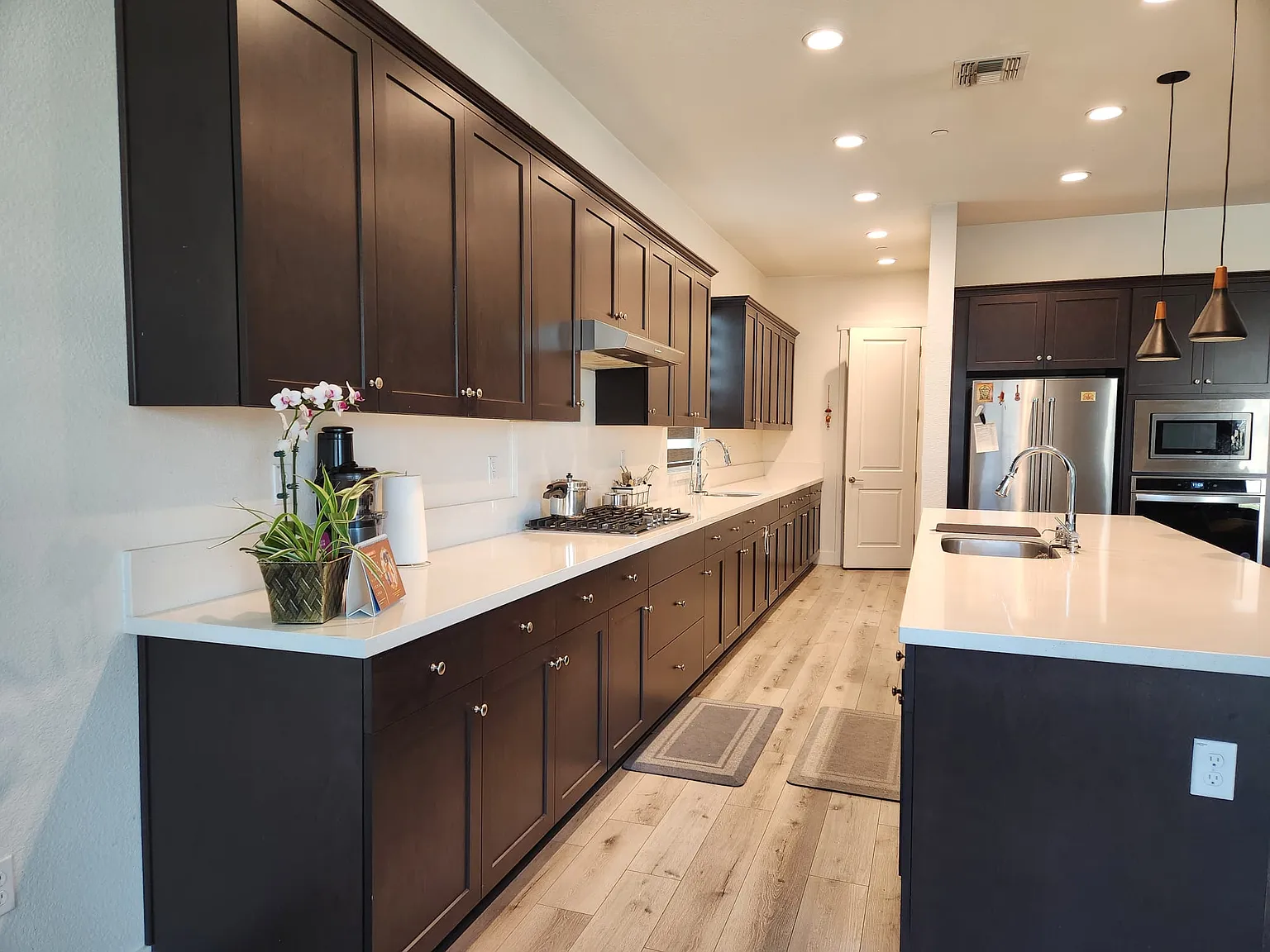 3 bed, 2.5 bath, 2095 sqft, $3,400 — Photo 3