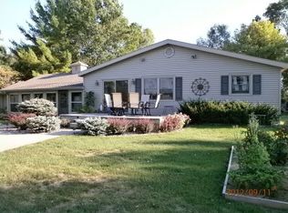 E5596 N Lake St, Weyauwega, WI 54983