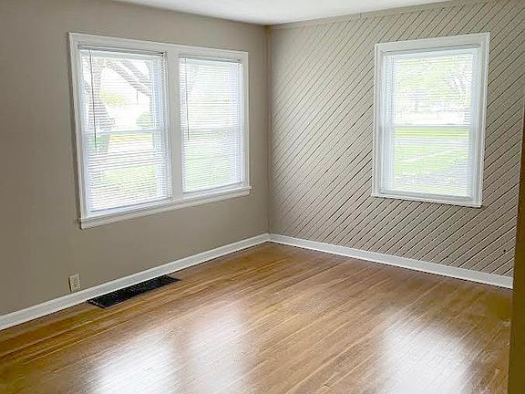 3rd image of 3002 N Linden St
