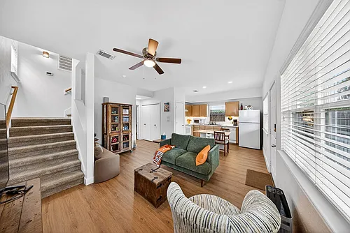 1318 Dennis St Photo 1