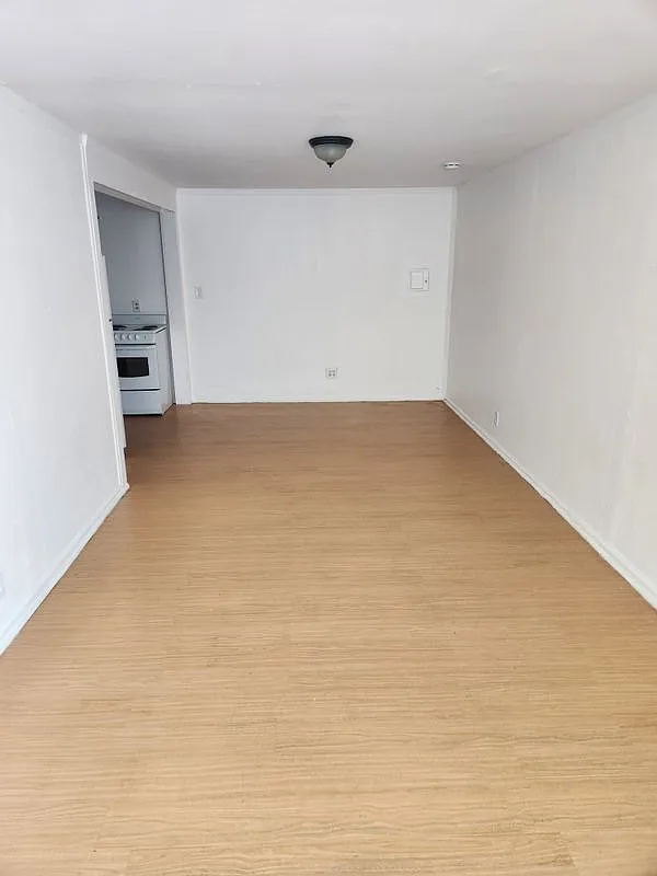 Building Photo - 610 NE 35th St #3