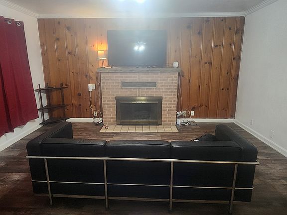 4th image of 406 NE 74th St