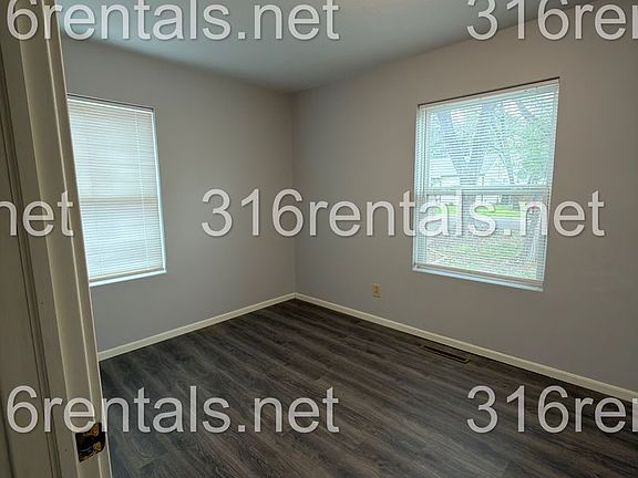 5th image of 231 Larry St