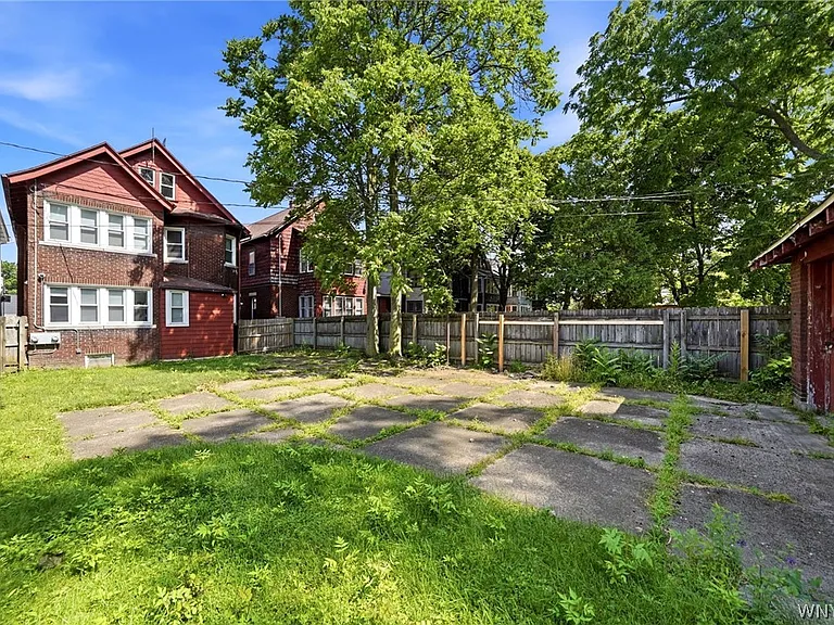 2555 Main St — Photo 35