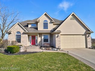 6461 Island Ct, Grand Blanc, MI 48439