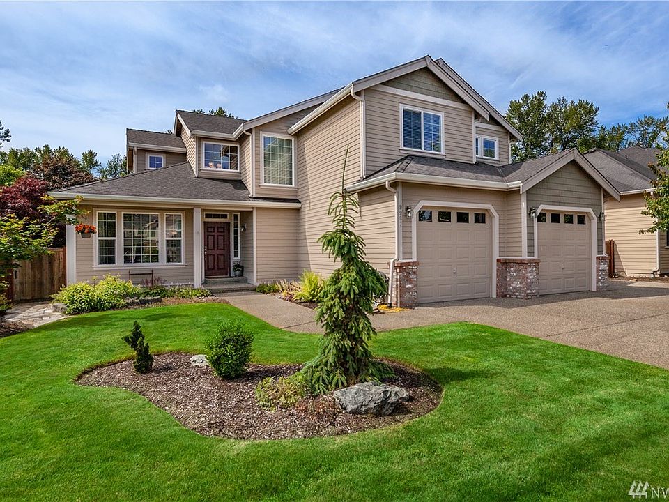 Welcome home to the gated neighborhood of River Park 