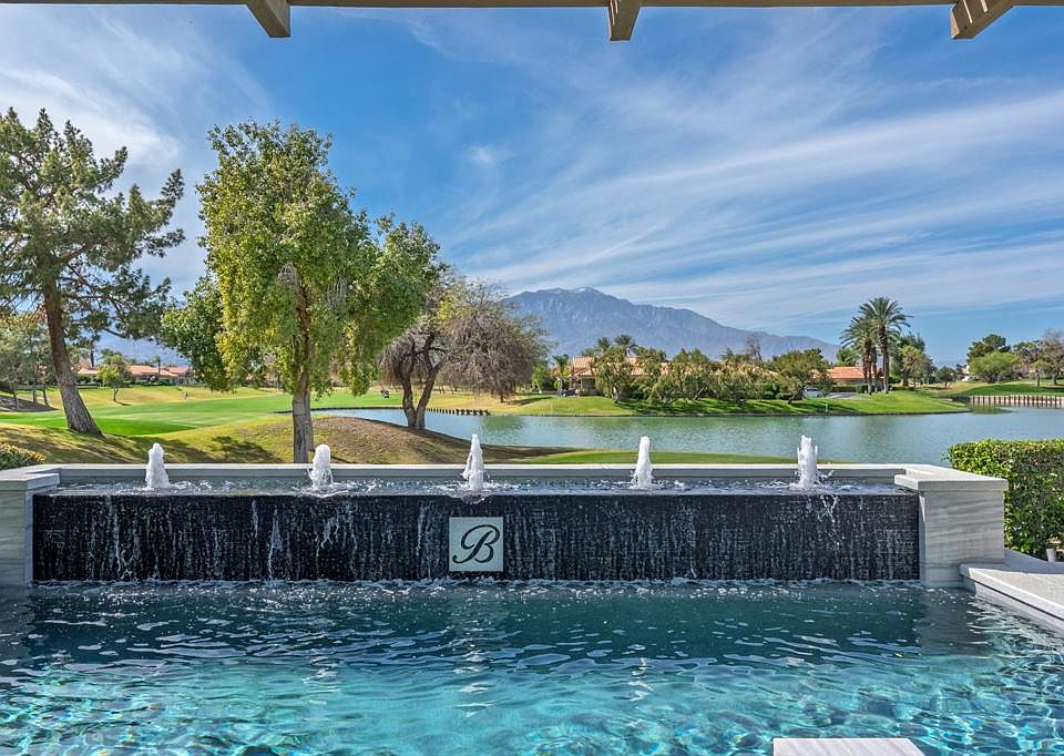 1st image of 29 Oak Tree Dr