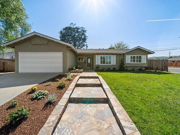 8796 Bandon Dr — Photo 1