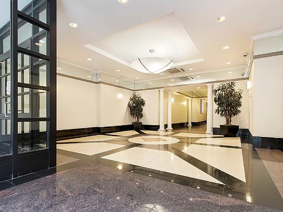 5th image of 121 Reade St APT 1A