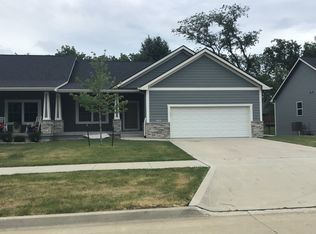 1370 Cardinal Ridge Dr, Newton, IA 50208