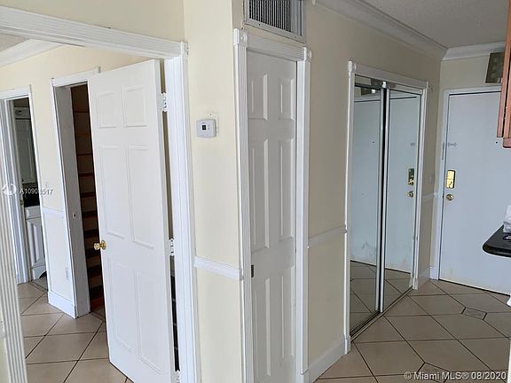 4th image of 2350 NE 135th St APT 705