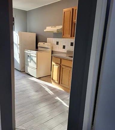 5th image of 11805 101st Ave Floor 2