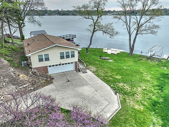 2nd image of 410 Lakeview Ln