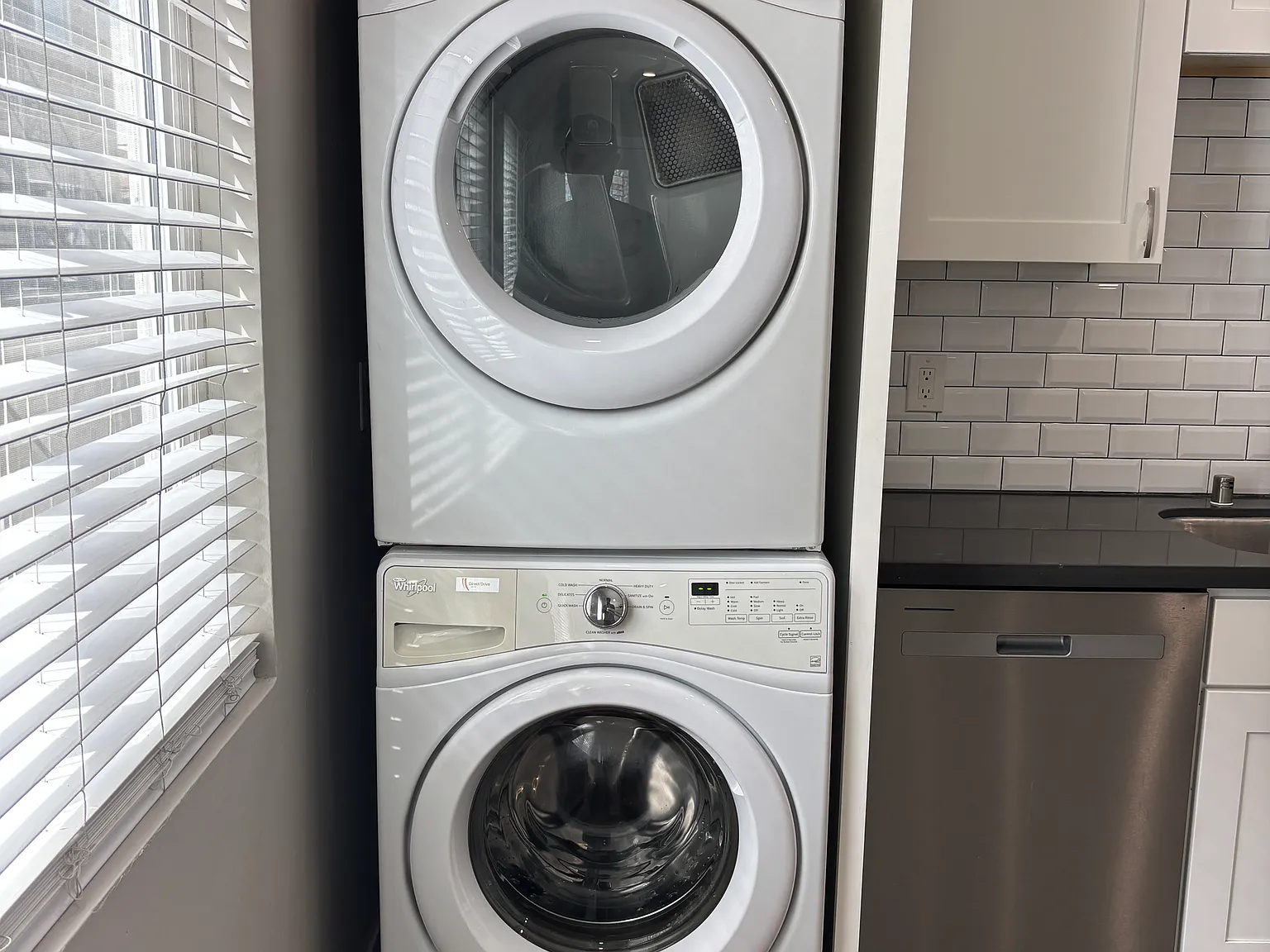 2 bed, 813 sqft, $2,600 — Photo 3
