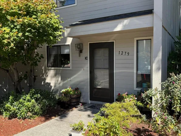 1279 Maple Leaf Ct APT 1C, Medford, OR 97504