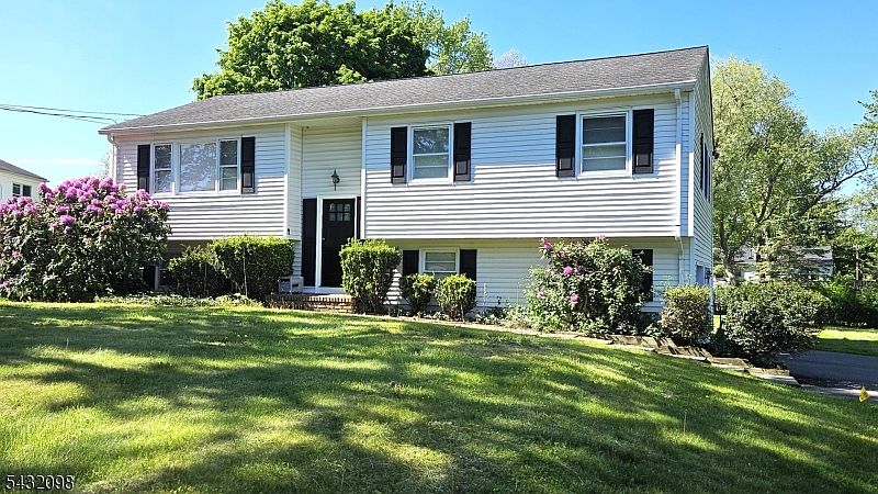 1st image of 8 Hillside Rd